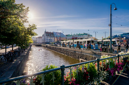 Göteborg Central Station med hotell i bakgrunden